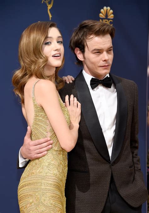 charlie heaton e natalia dyer|Natalia Dyer & Charlie Heatons Relationship Timeline。